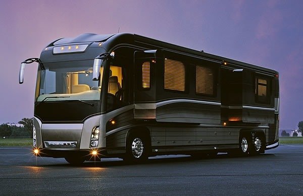 Top 5 Most Established Charter Bus Companies in the USA